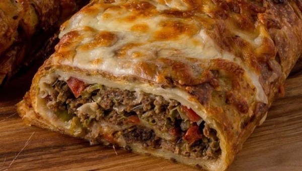 El Açması Kıymalı Tepsi Böreği Nasıl Yapılır? Evde Kolay Kıymalı Tepsi Böreği